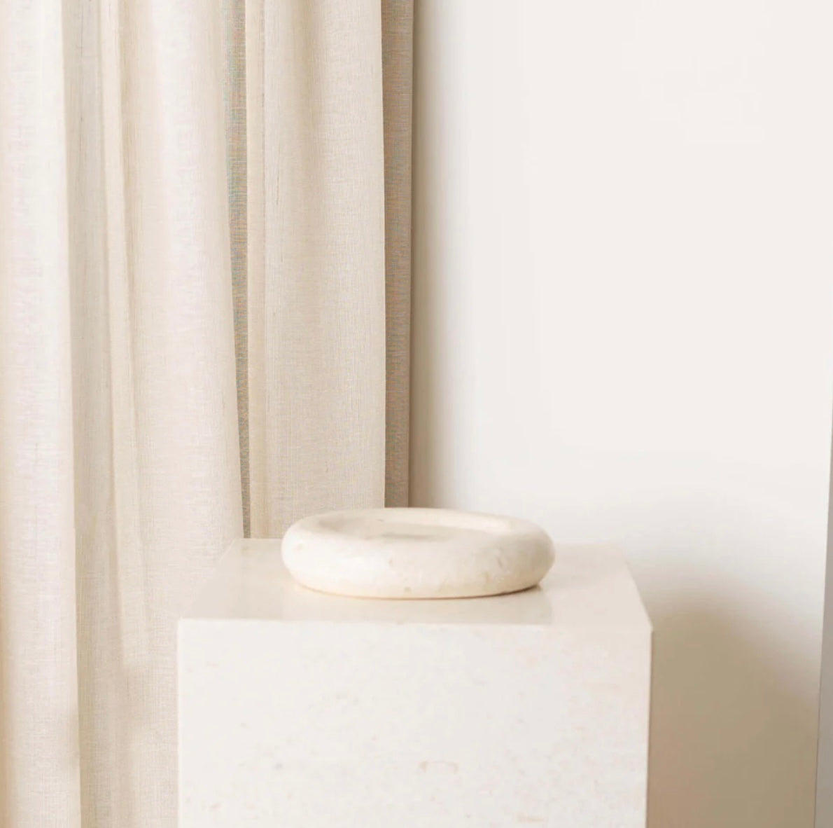 Lilo Catch-All | Natural White Stone Small